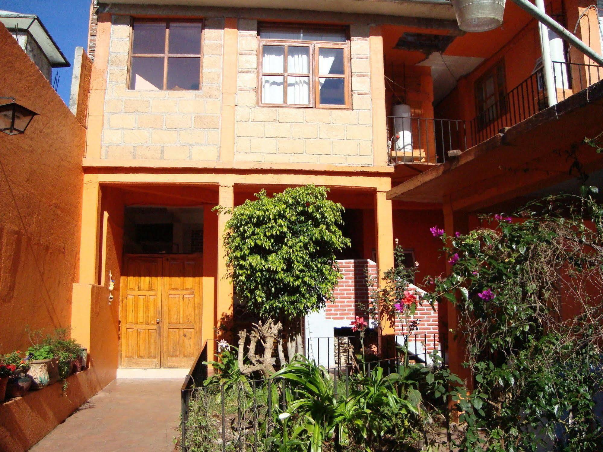 Posada Familiar 16 De Septiembre Valle de Bravo Exterior photo